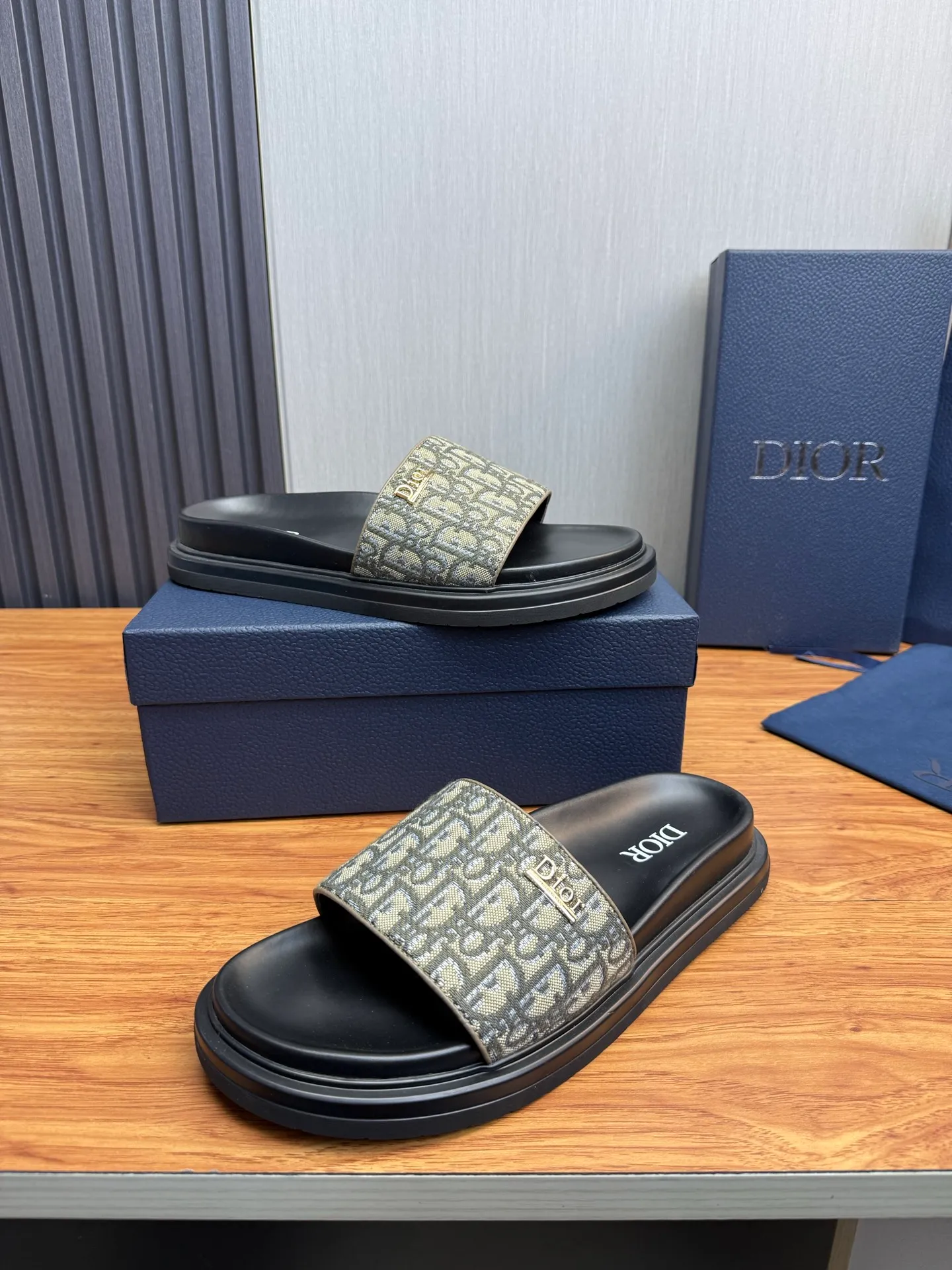 Men's shoes 260💰 Dior. Men's slippers🩴Official website 1:1 production 38-45 size 45 46 🉑️Customized original material shipped✅